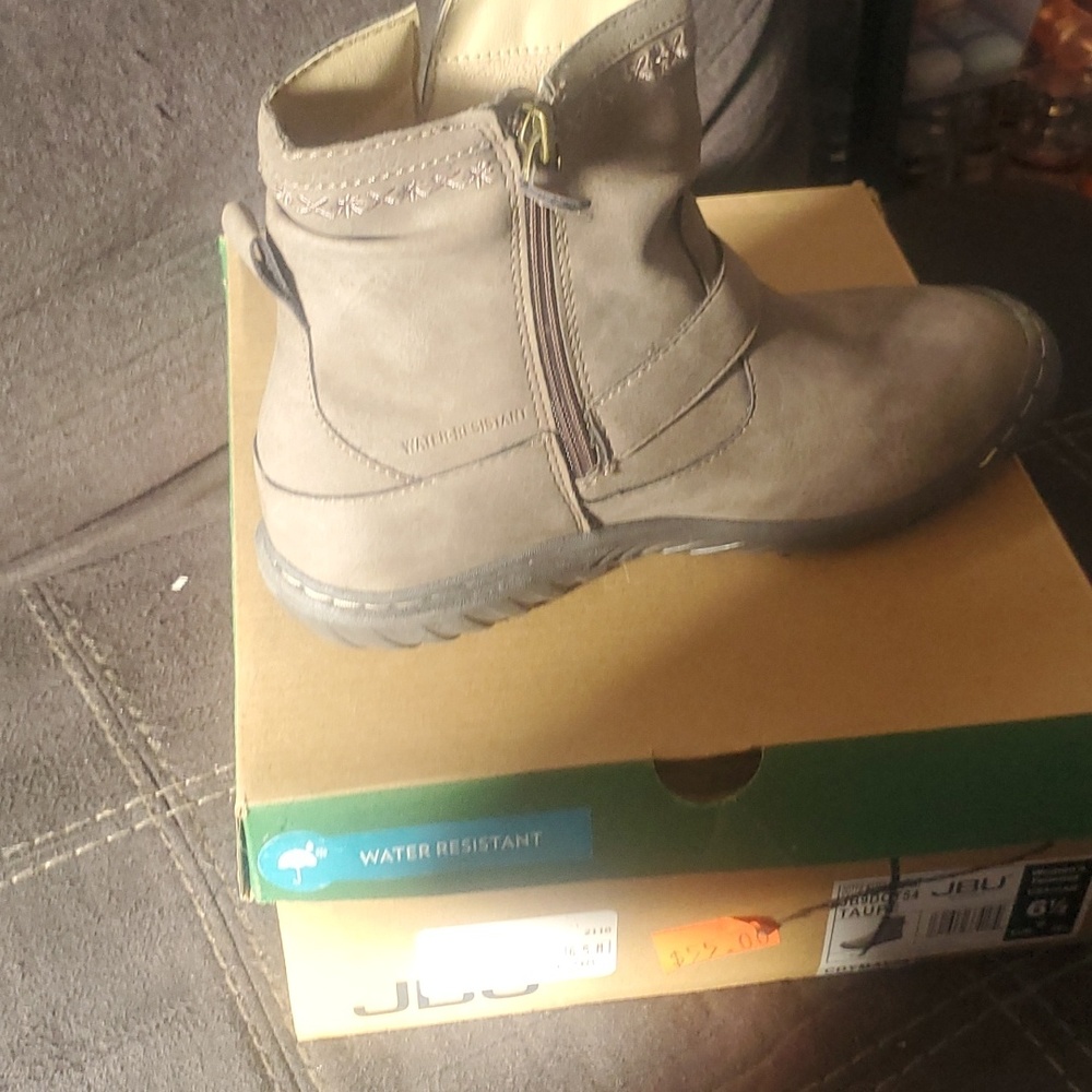 Womens jbu size 6 1/2 boot